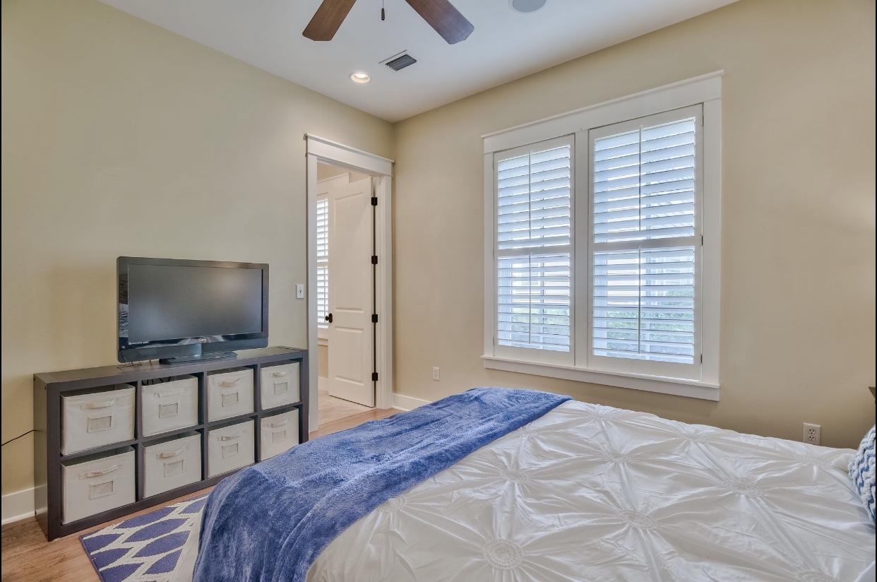 BUNGALOS AT SANDESTIN - Residential