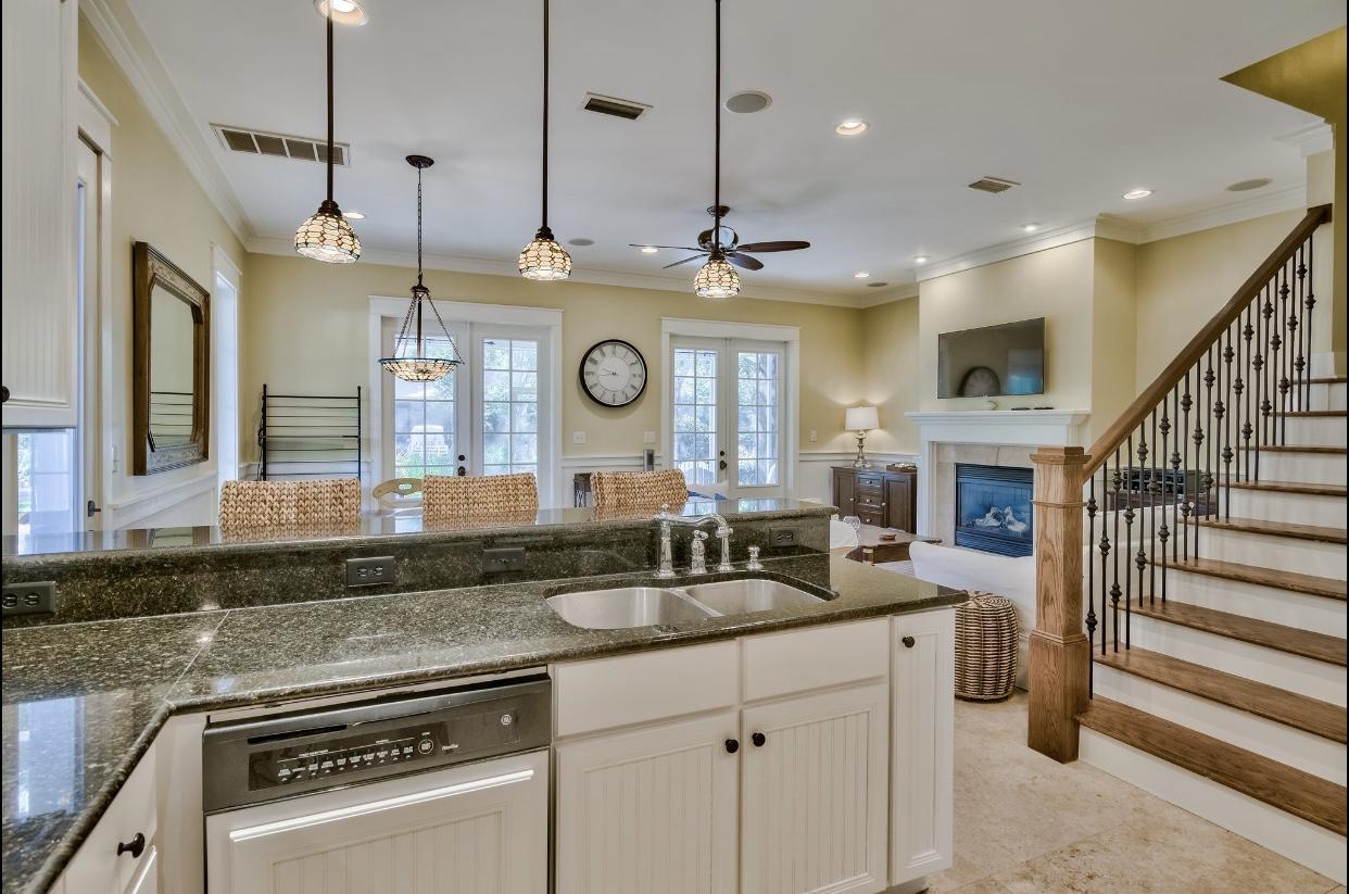 BUNGALOS AT SANDESTIN - Residential