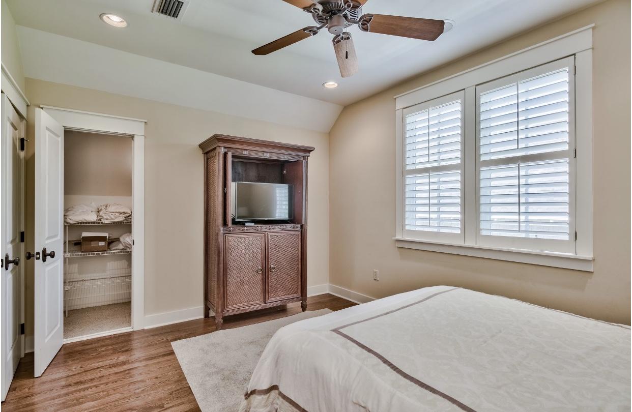 BUNGALOS AT SANDESTIN - Residential