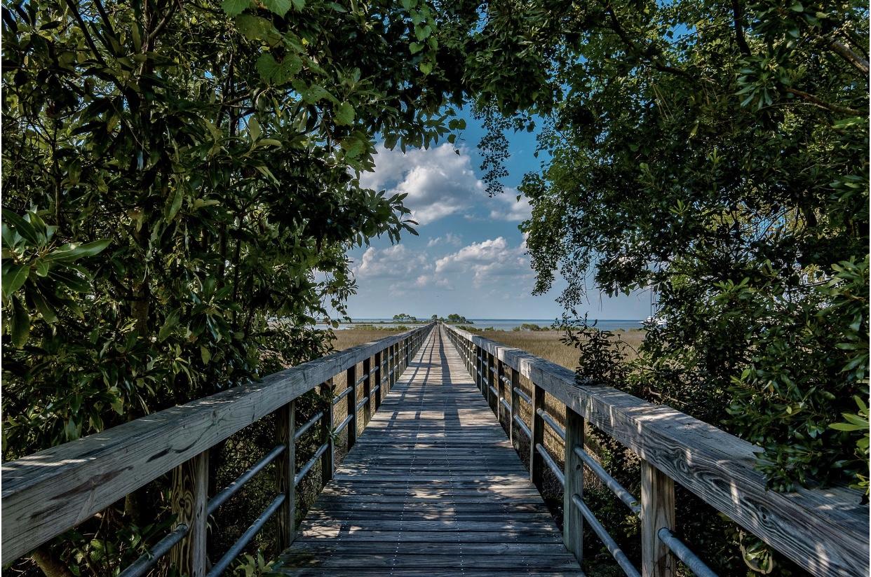 BUNGALOS AT SANDESTIN - Residential