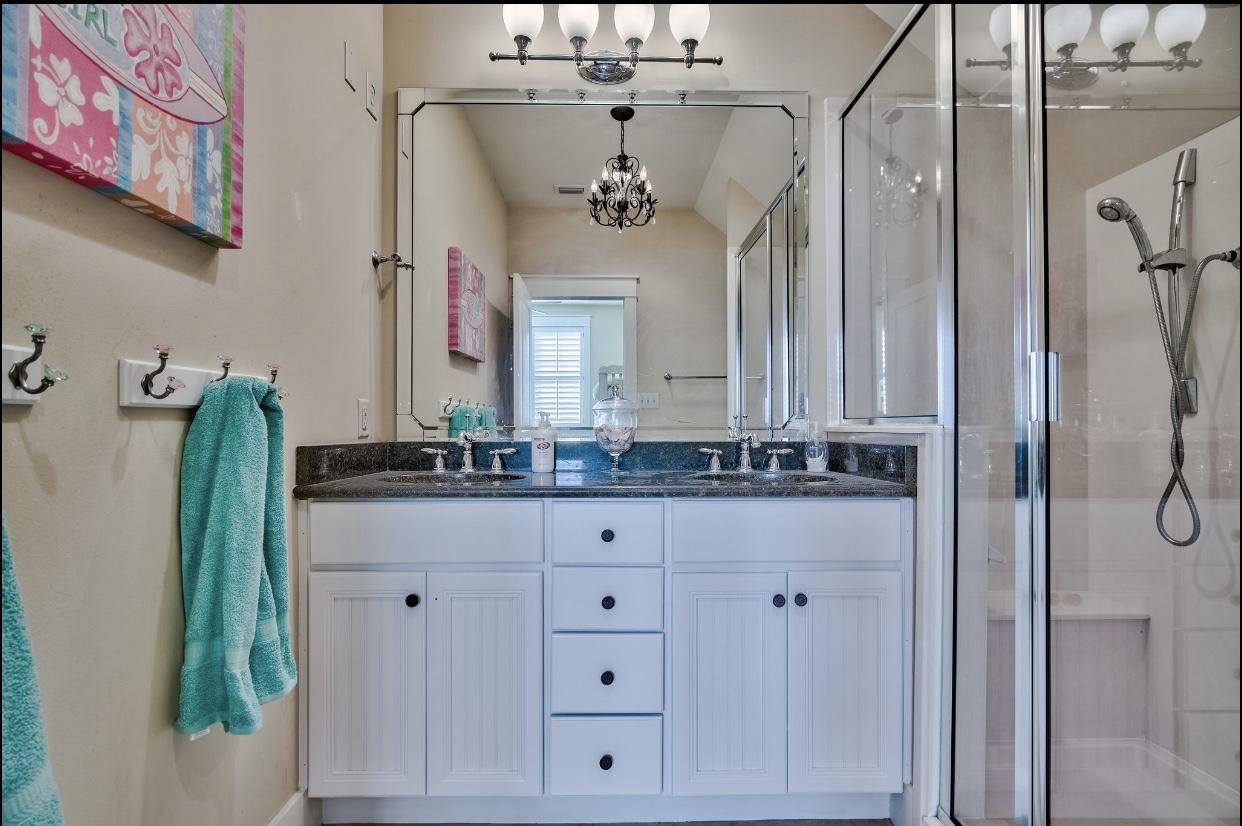 BUNGALOS AT SANDESTIN - Residential