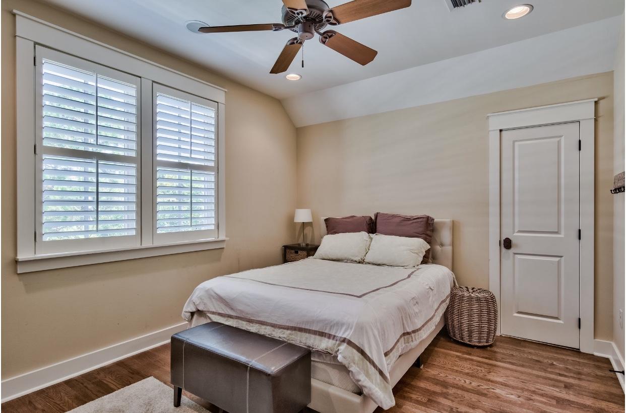 BUNGALOS AT SANDESTIN - Residential