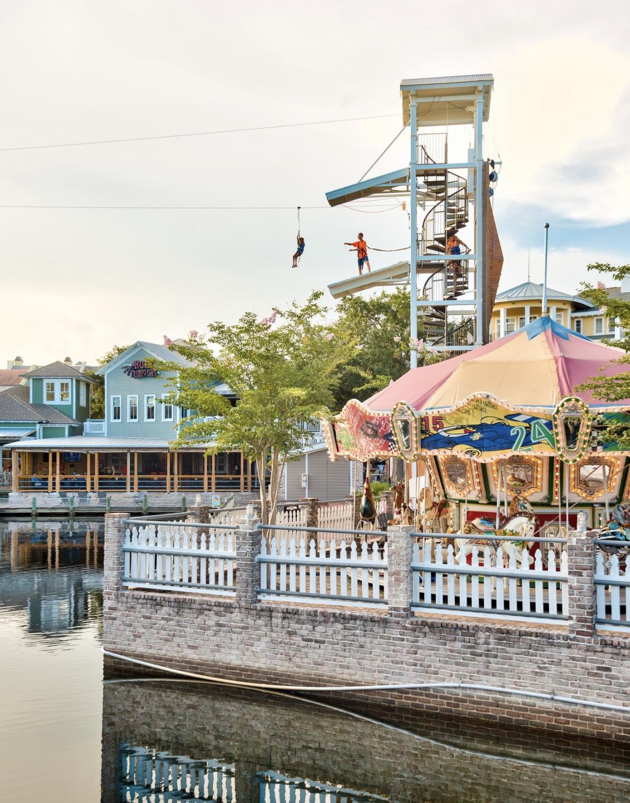 BUNGALOS AT SANDESTIN - Residential