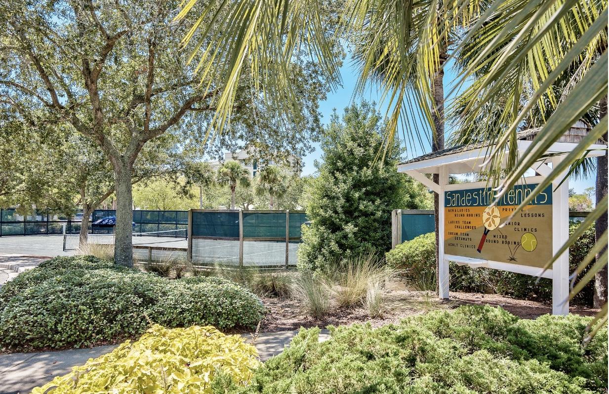 BUNGALOS AT SANDESTIN - Residential