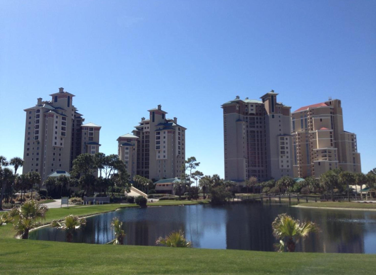 BUNGALOS AT SANDESTIN - Residential