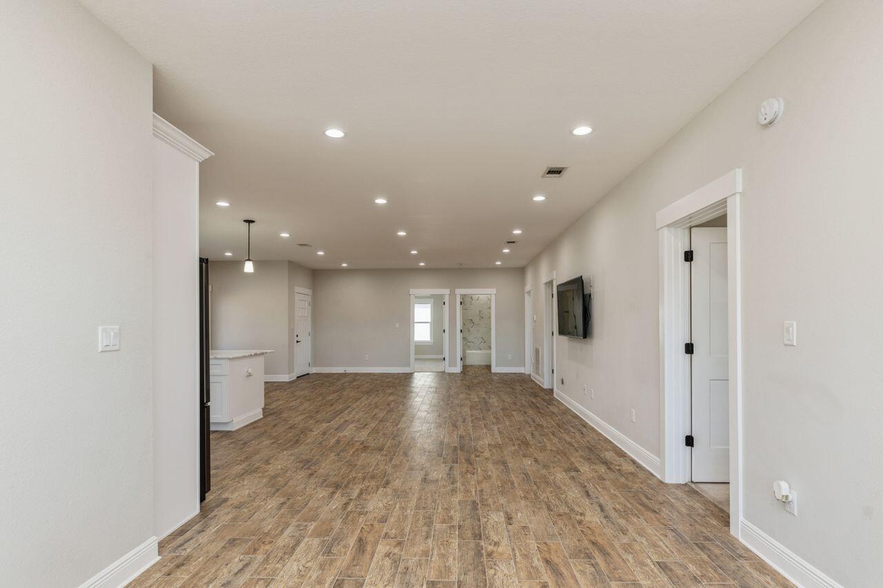 TOM BARROW - Residential