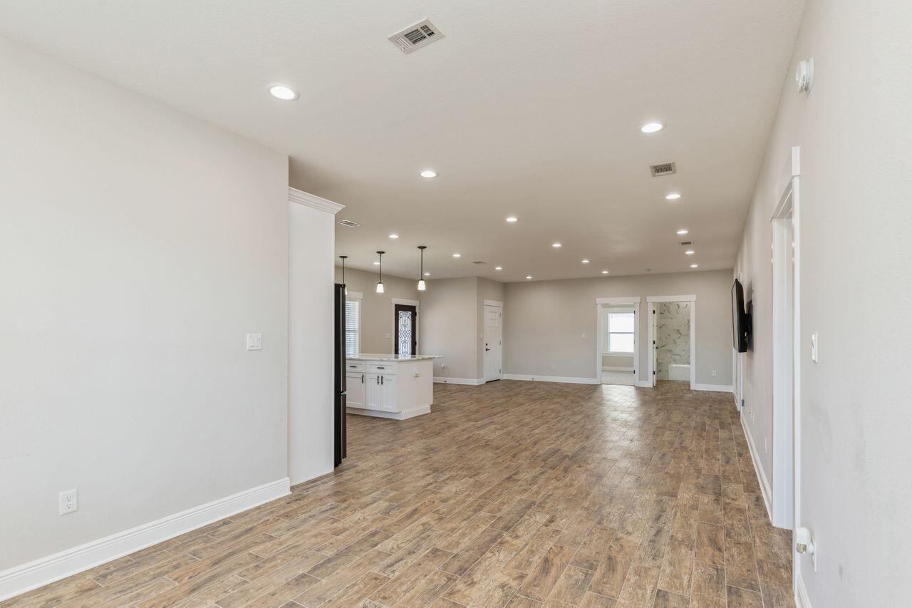 TOM BARROW - Residential