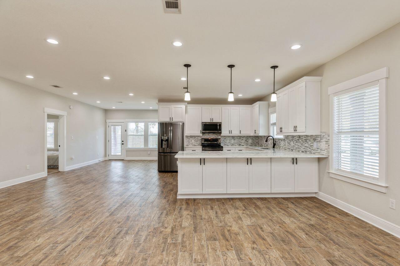 TOM BARROW - Residential