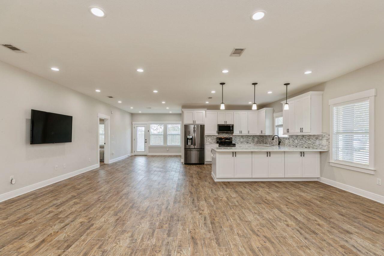 TOM BARROW - Residential