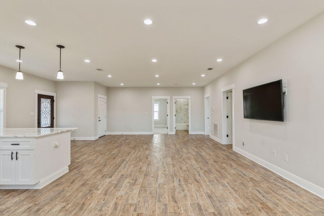 TOM BARROW - Residential