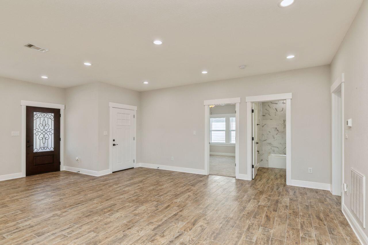 TOM BARROW - Residential