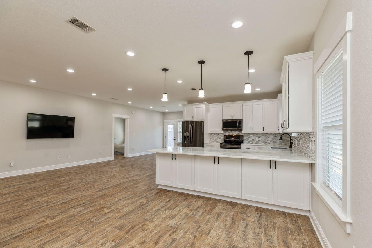 TOM BARROW - Residential