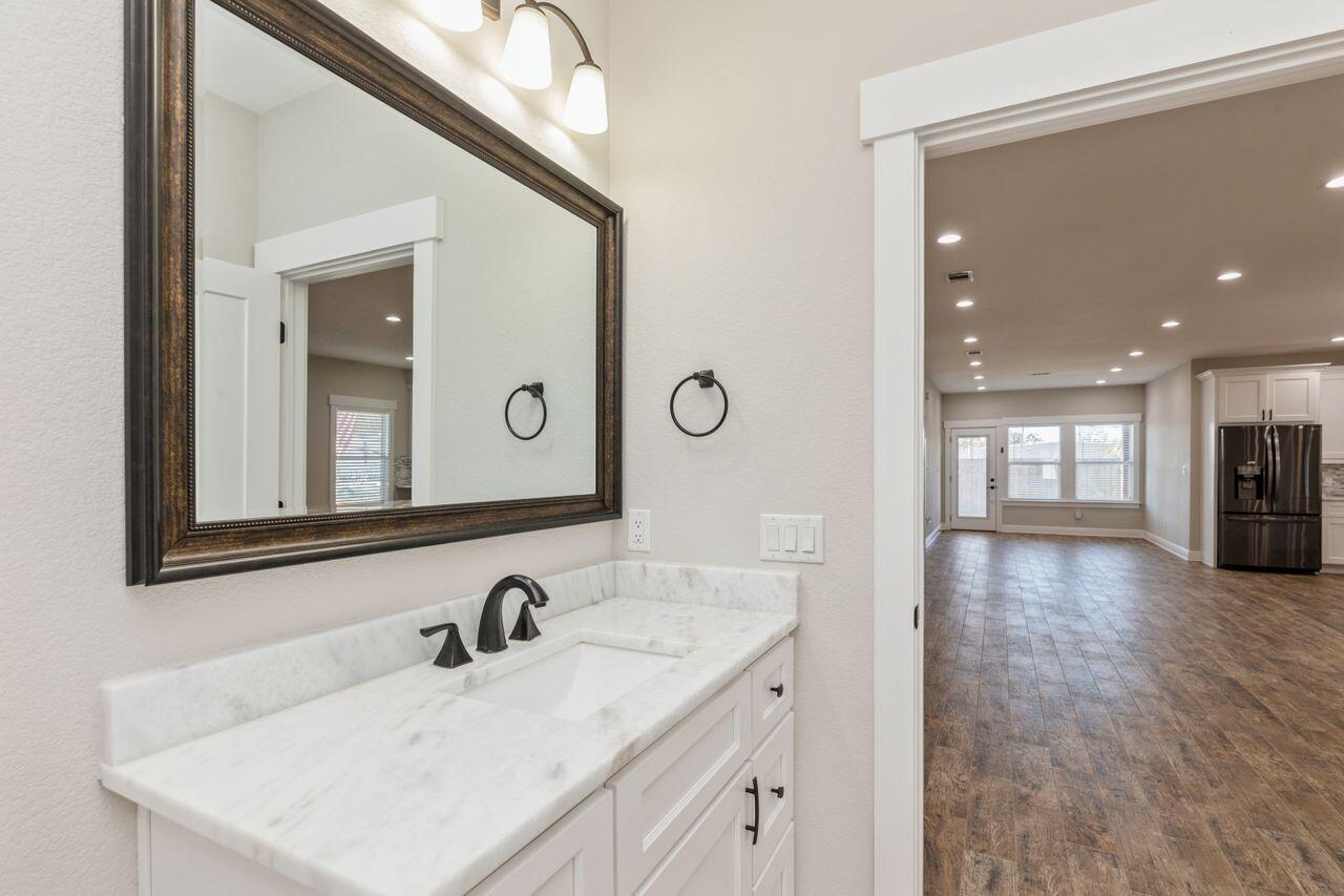 TOM BARROW - Residential