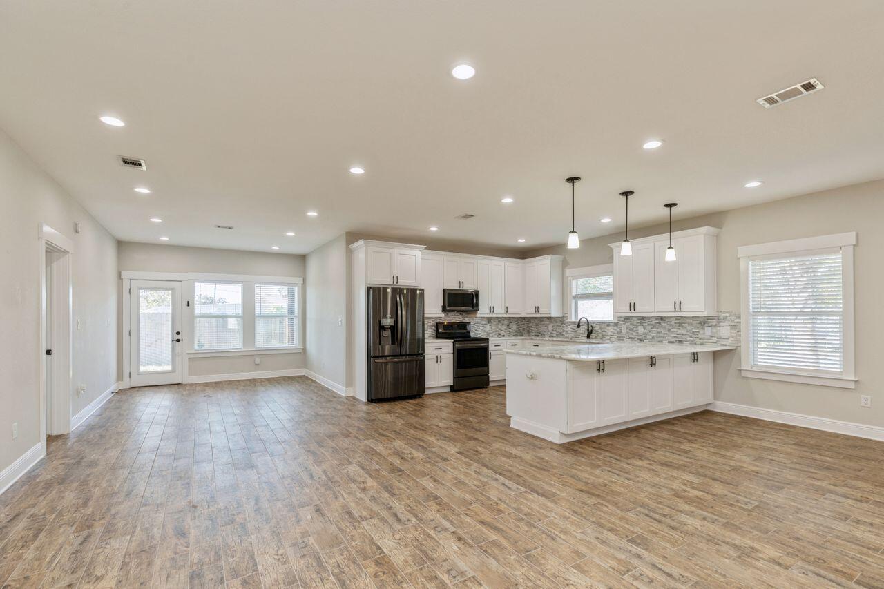 TOM BARROW - Residential