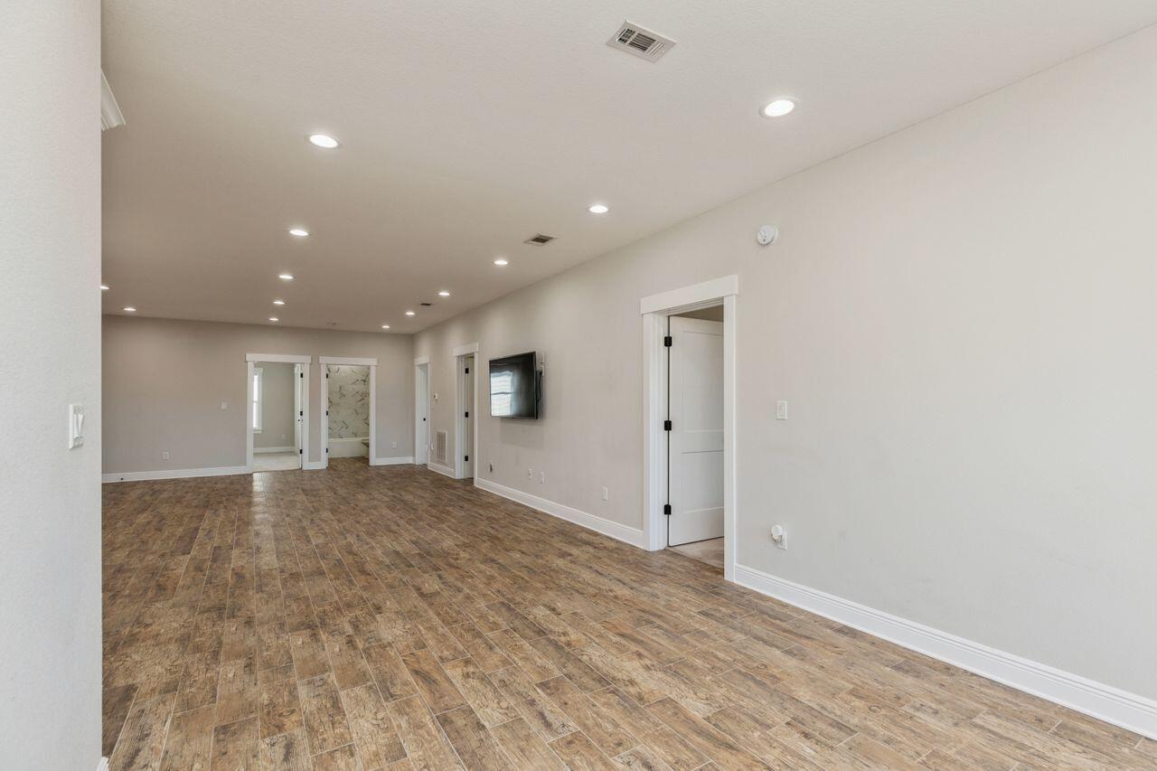 TOM BARROW - Residential