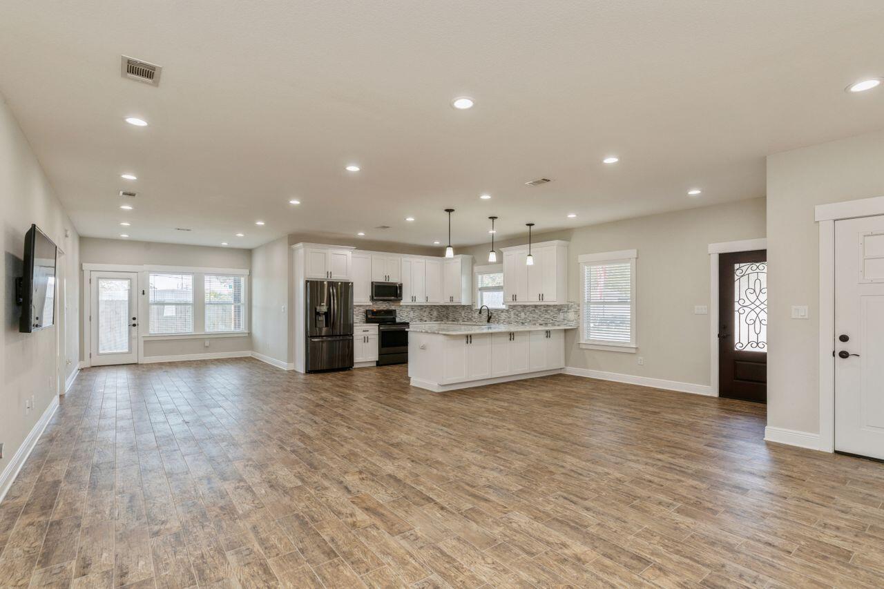 TOM BARROW - Residential