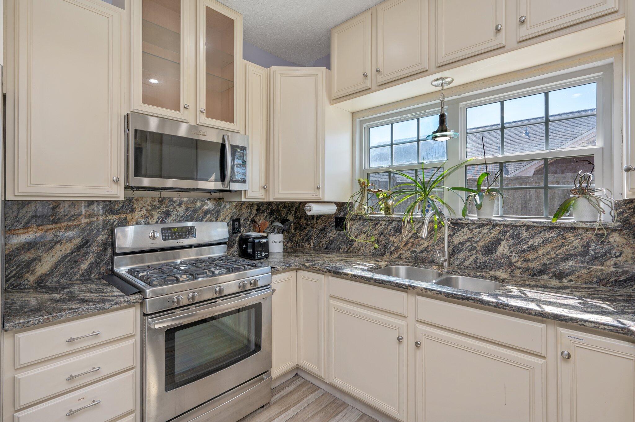 TIMBERLAKE ESTATES - Residential