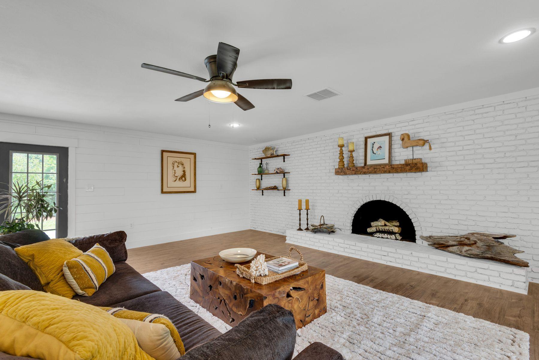 BAYOU WOODS - Residential