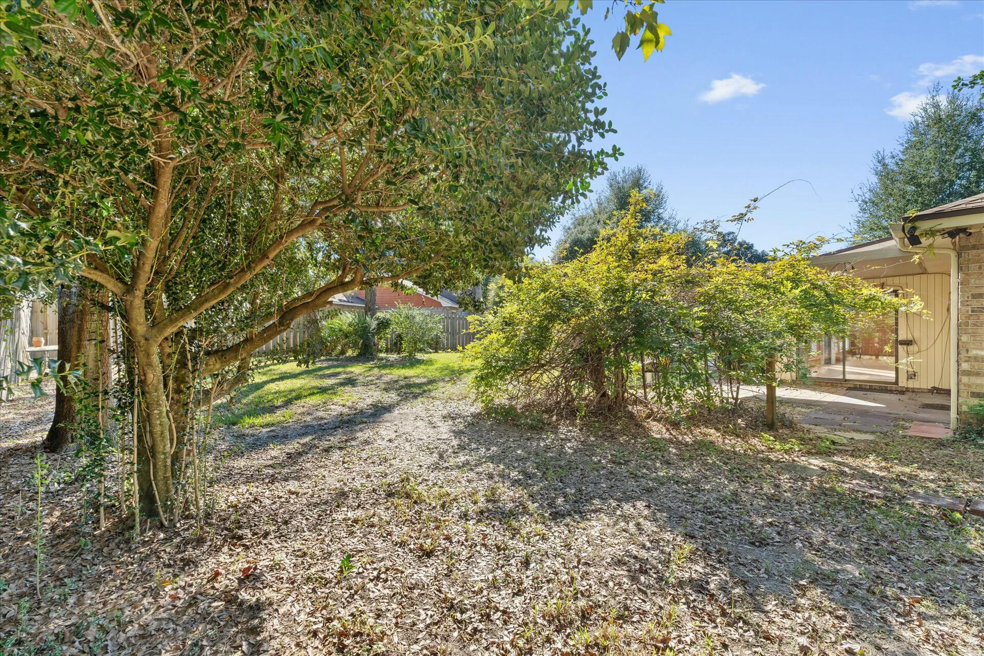 LAKE CHARLENE - Residential