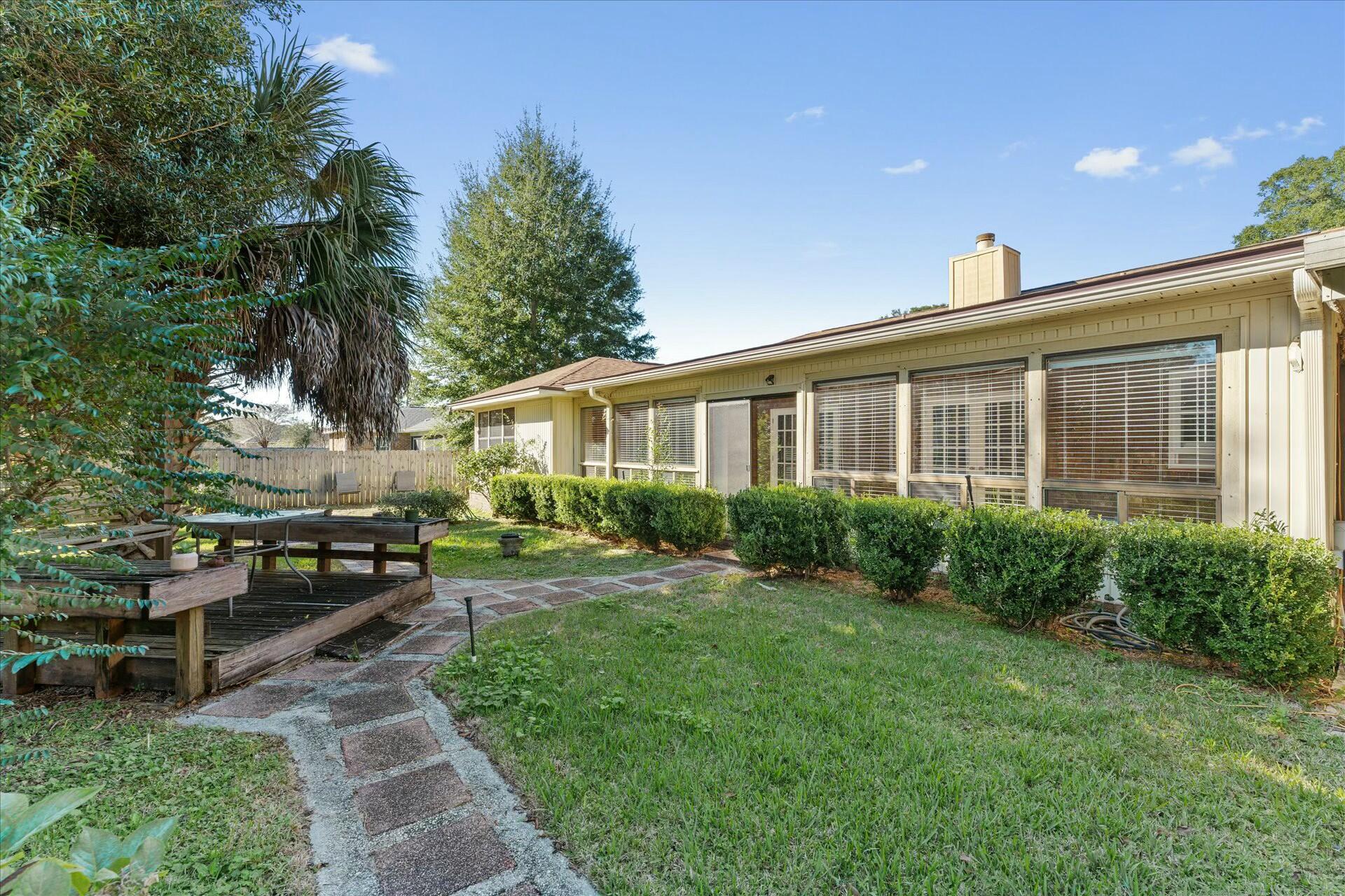 LAKE CHARLENE - Residential