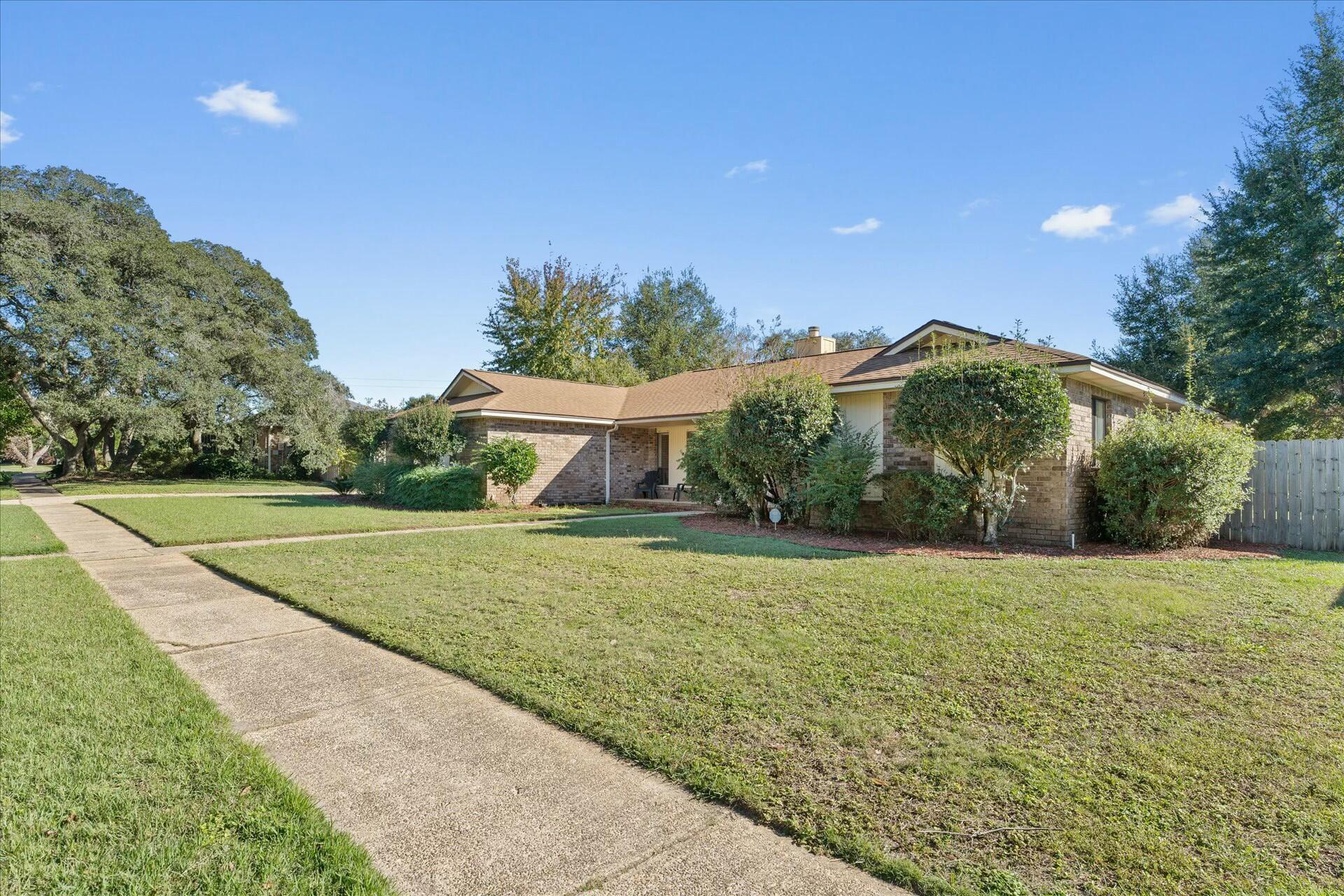 LAKE CHARLENE - Residential