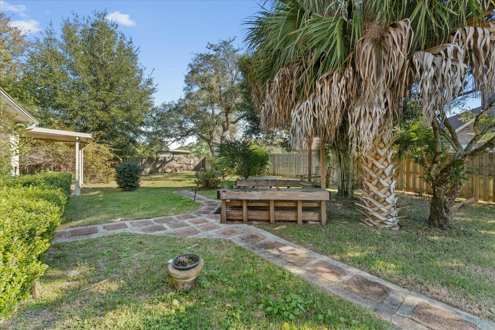 LAKE CHARLENE - Residential