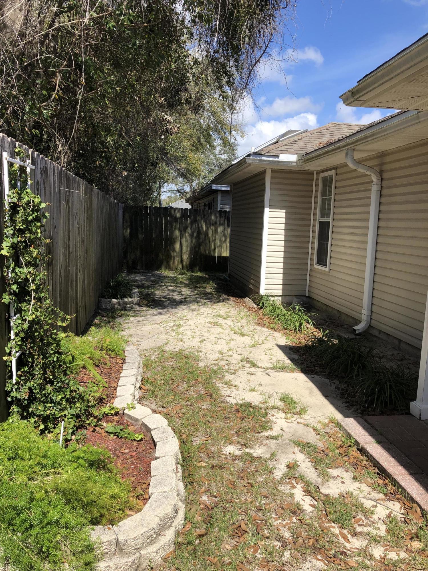ROANOKE VILLAGE S/D - Residential