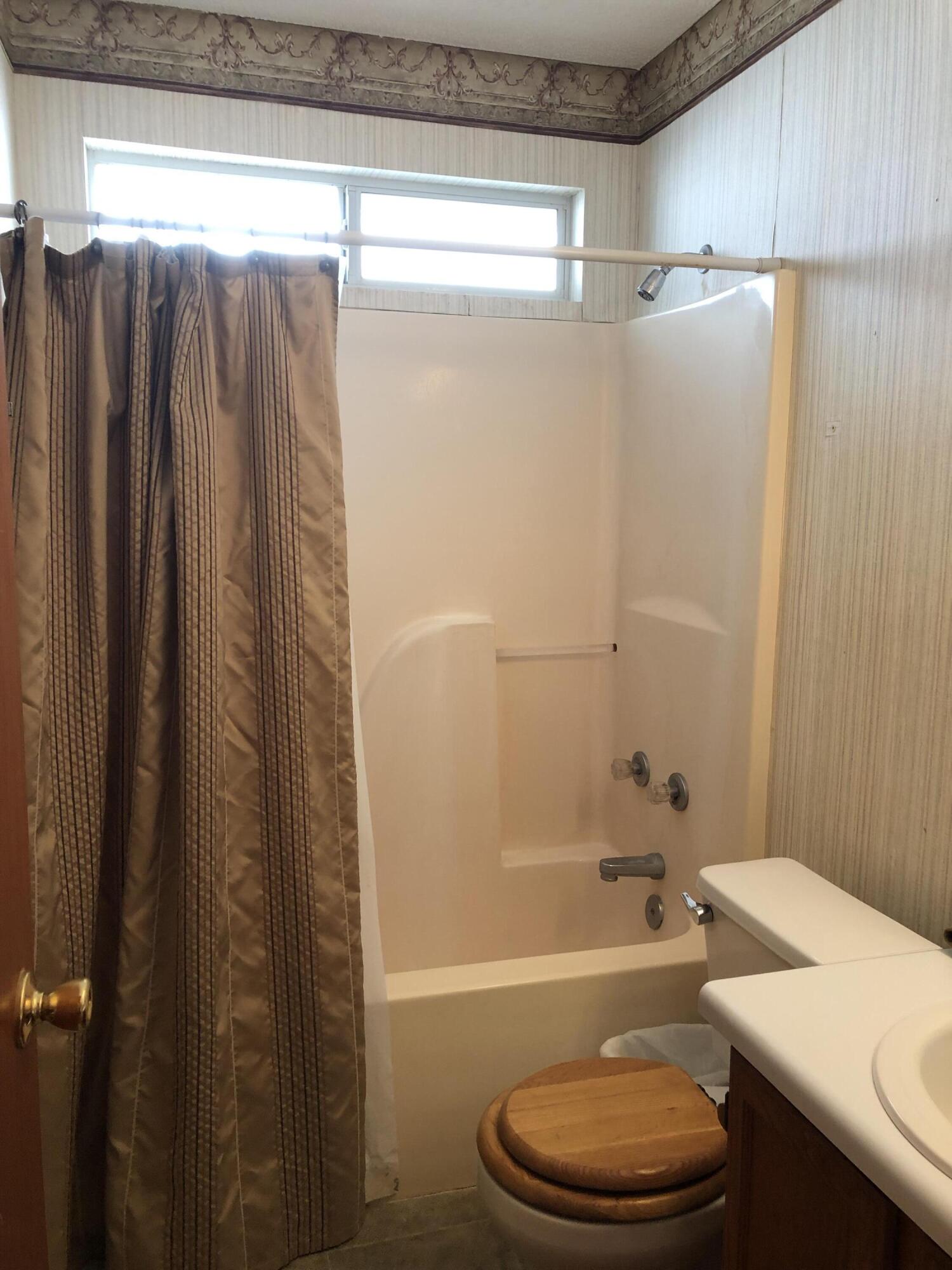 ROANOKE VILLAGE S/D - Residential