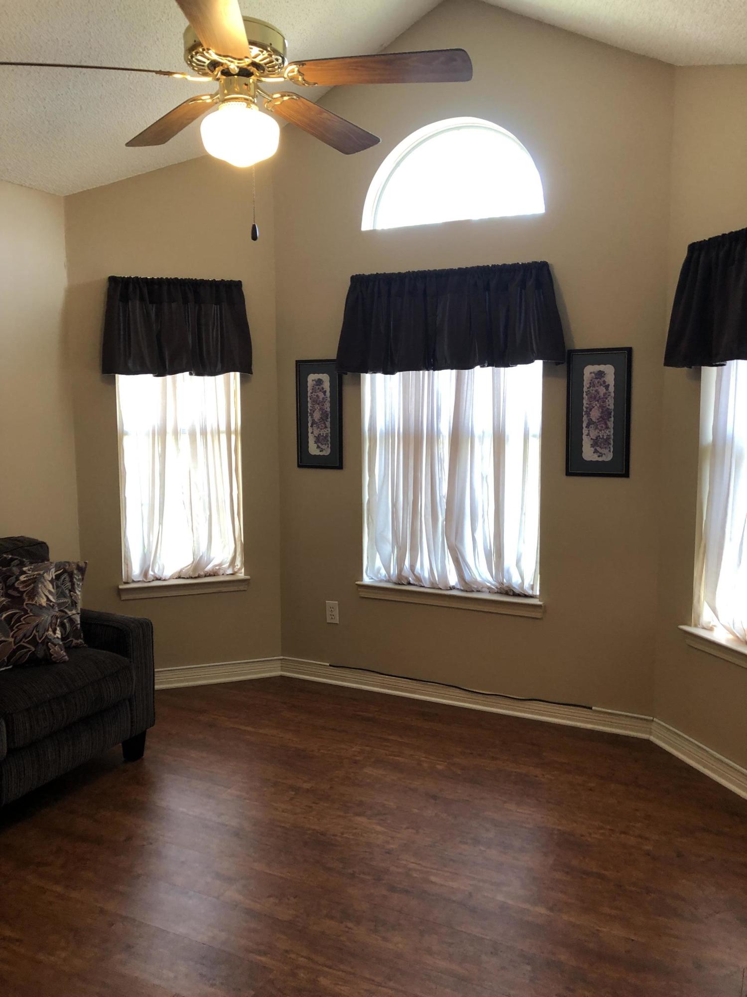 ROANOKE VILLAGE S/D - Residential