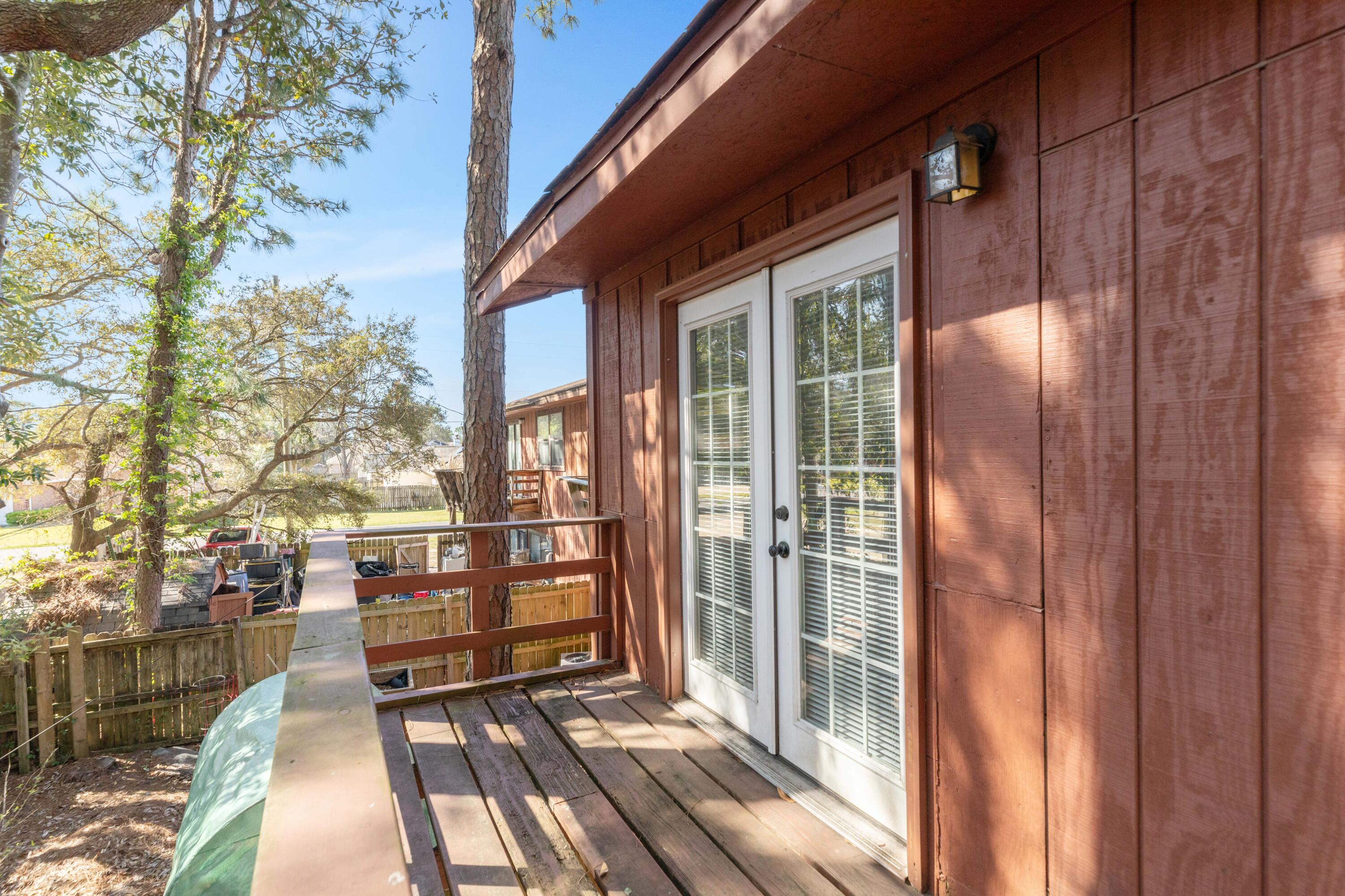 PINE SHADOWS T/H - Residential