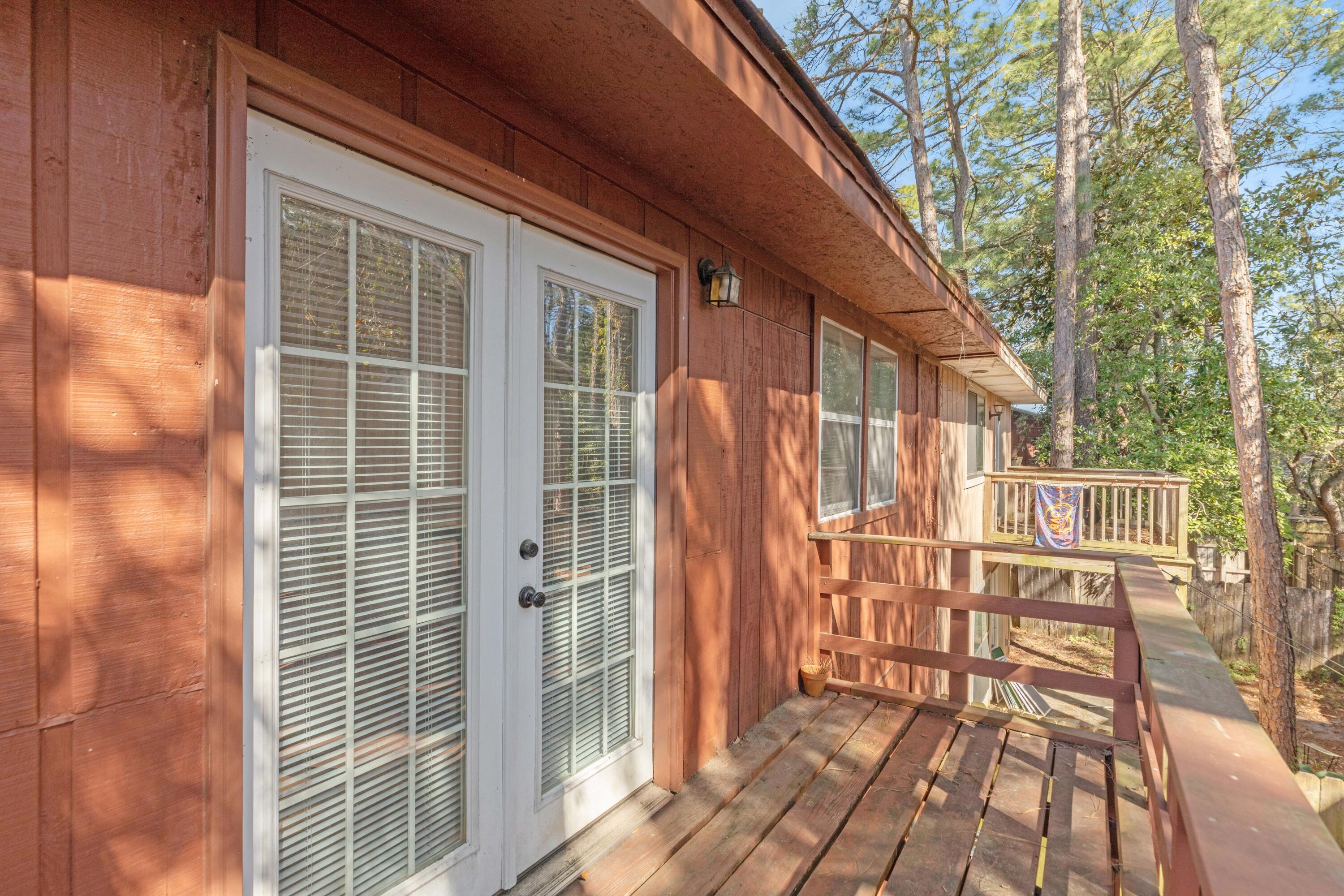 PINE SHADOWS T/H - Residential
