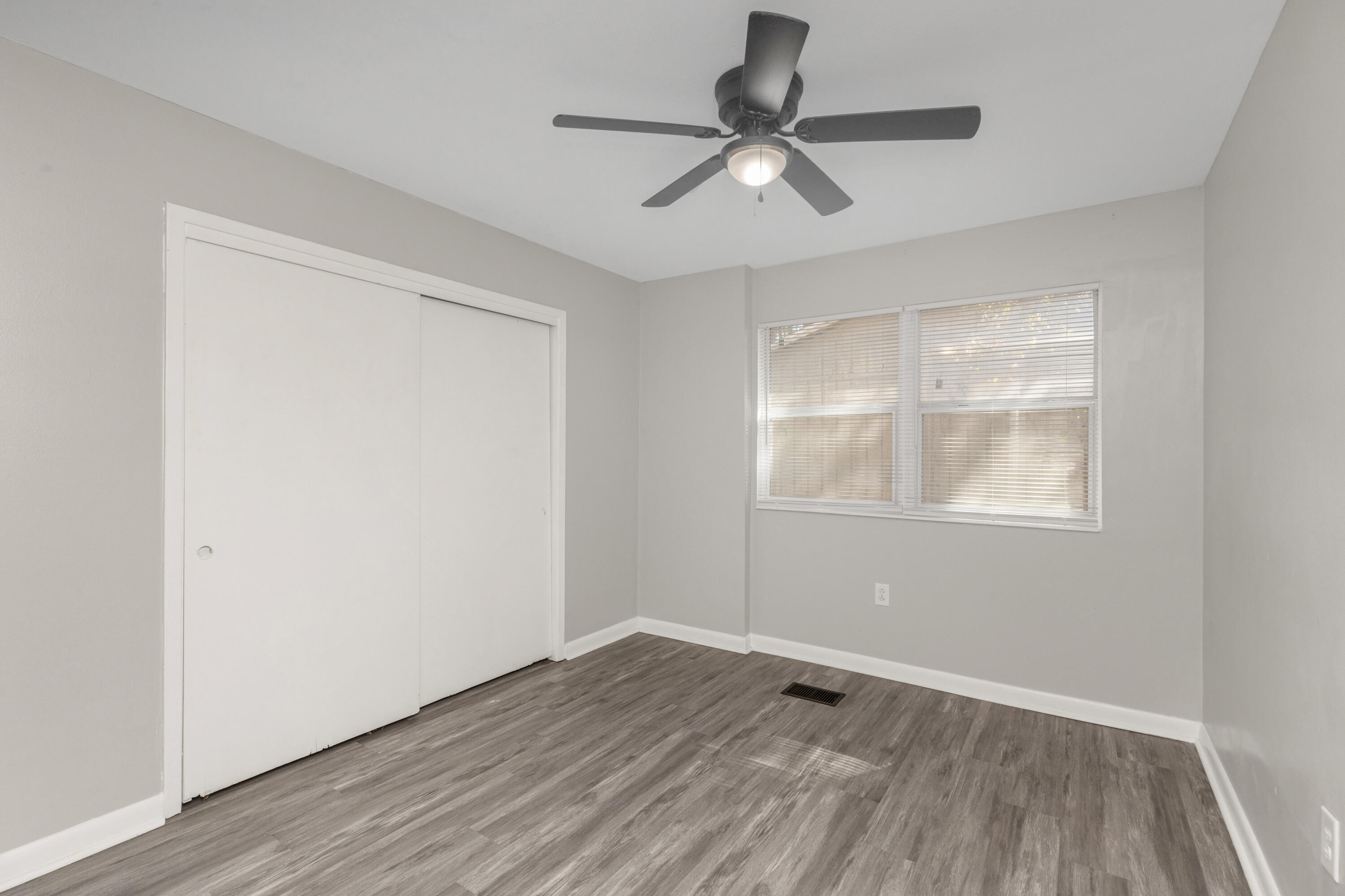 PINE SHADOWS T/H - Residential