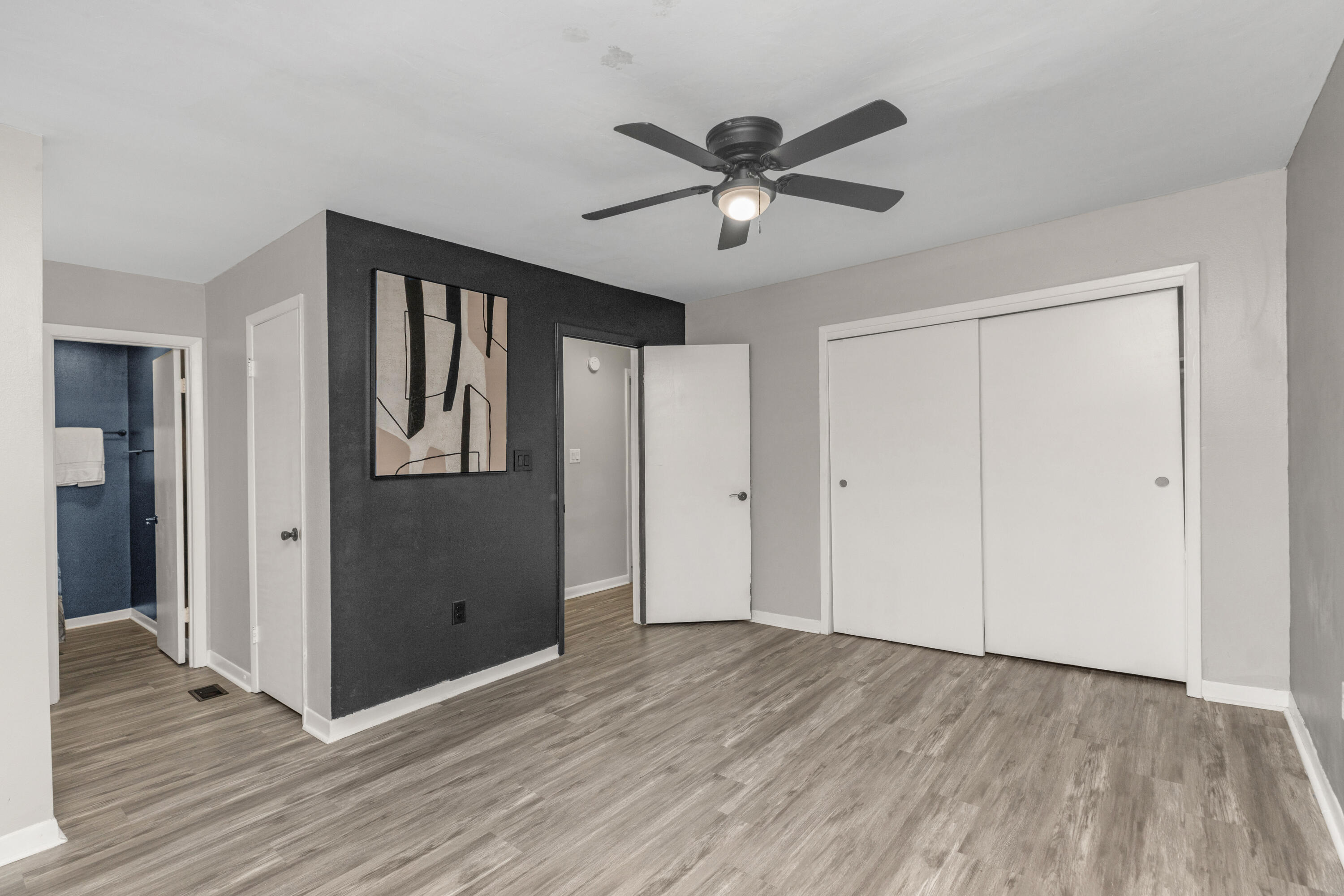PINE SHADOWS T/H - Residential