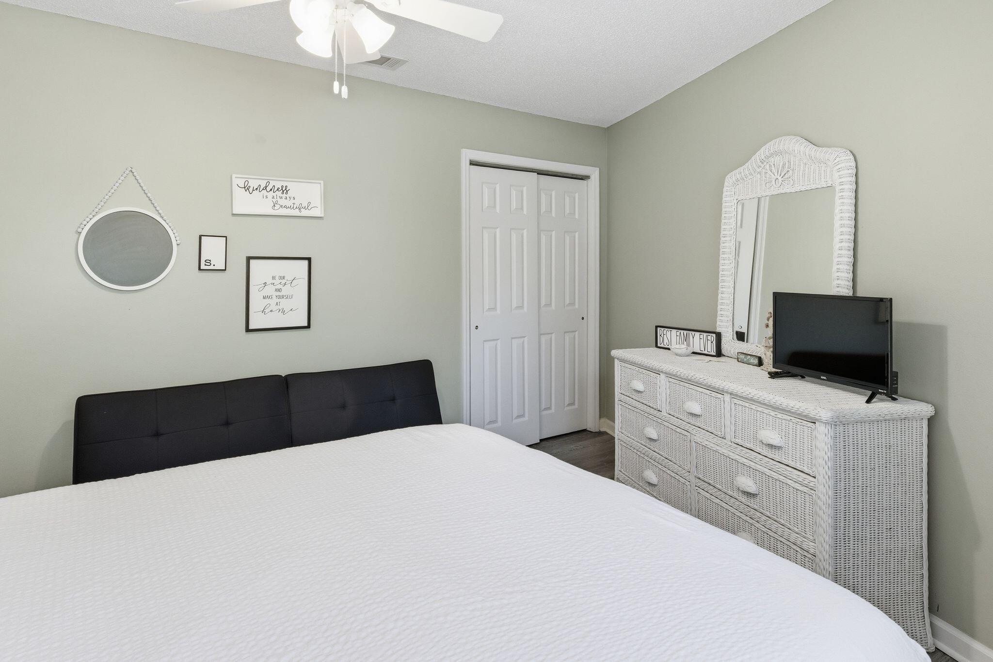 CRYSTAL VILLAGE CONDO PH 2 - Residential