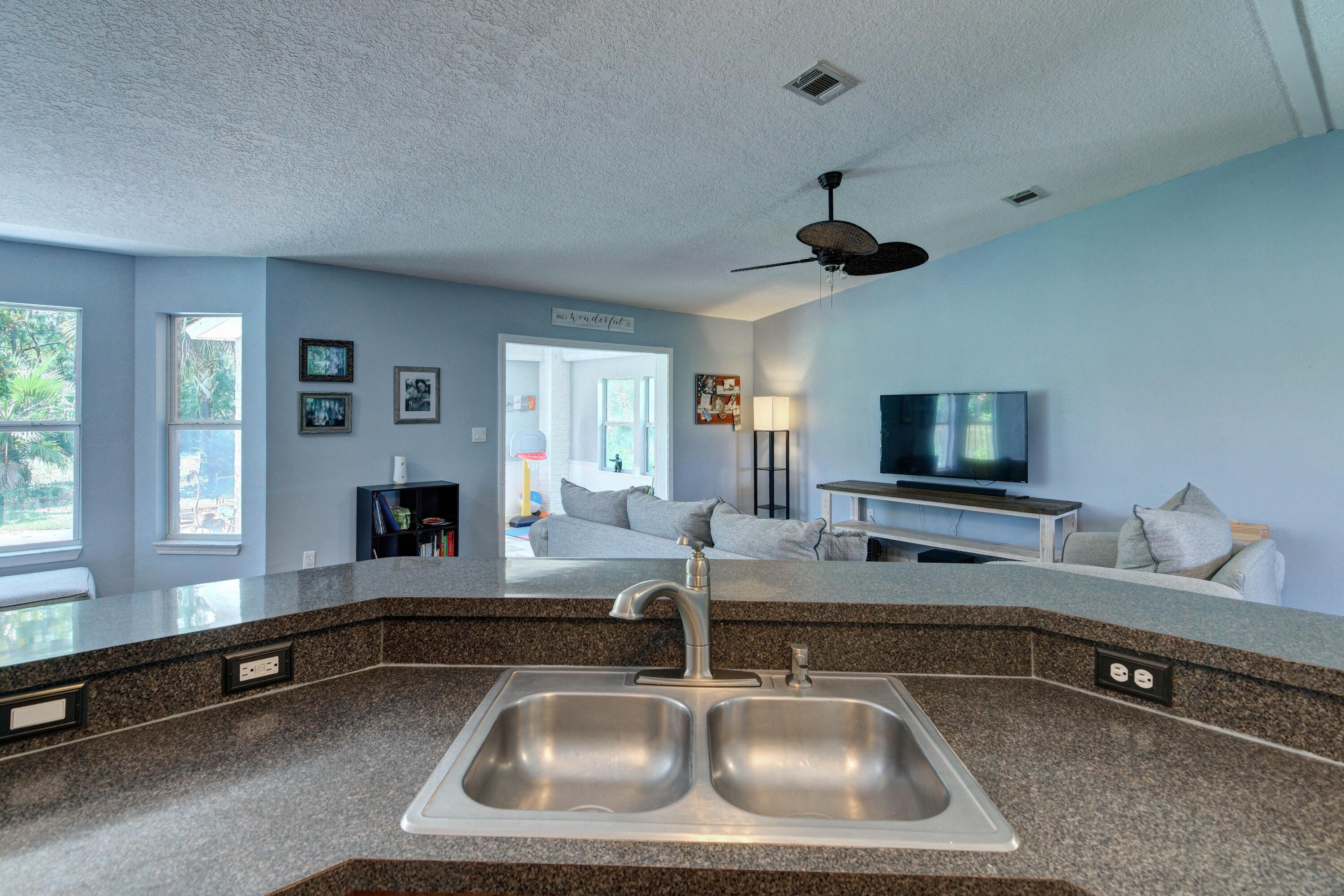 HOLLEY BY THE SEA - Residential