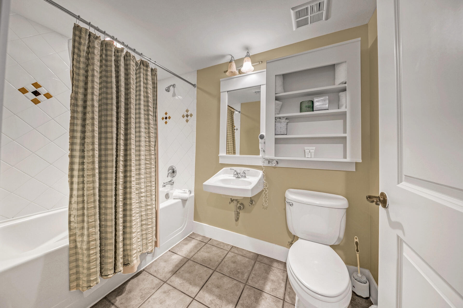 PILOT HOUSE - Residential