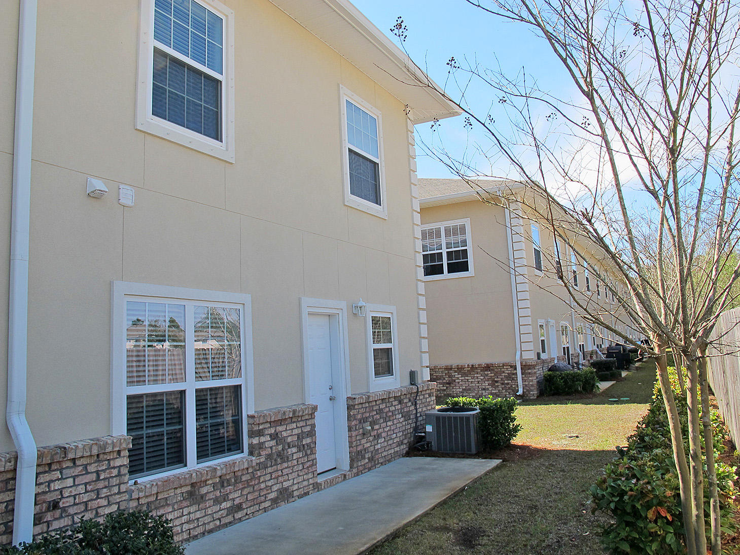 MERIDIAN SQUARE T/H - Residential