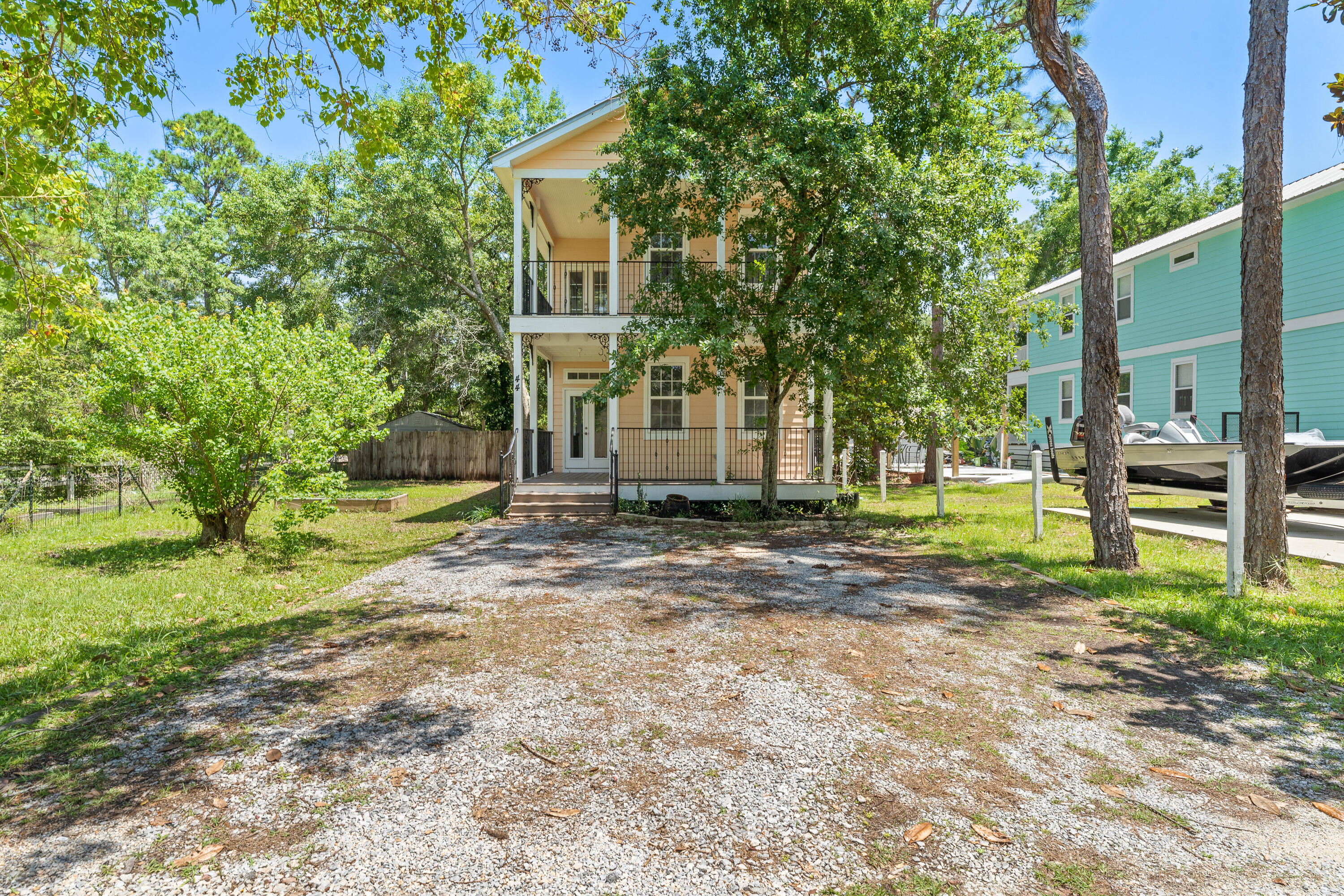 TOWN OF SANTA ROSA - Residential