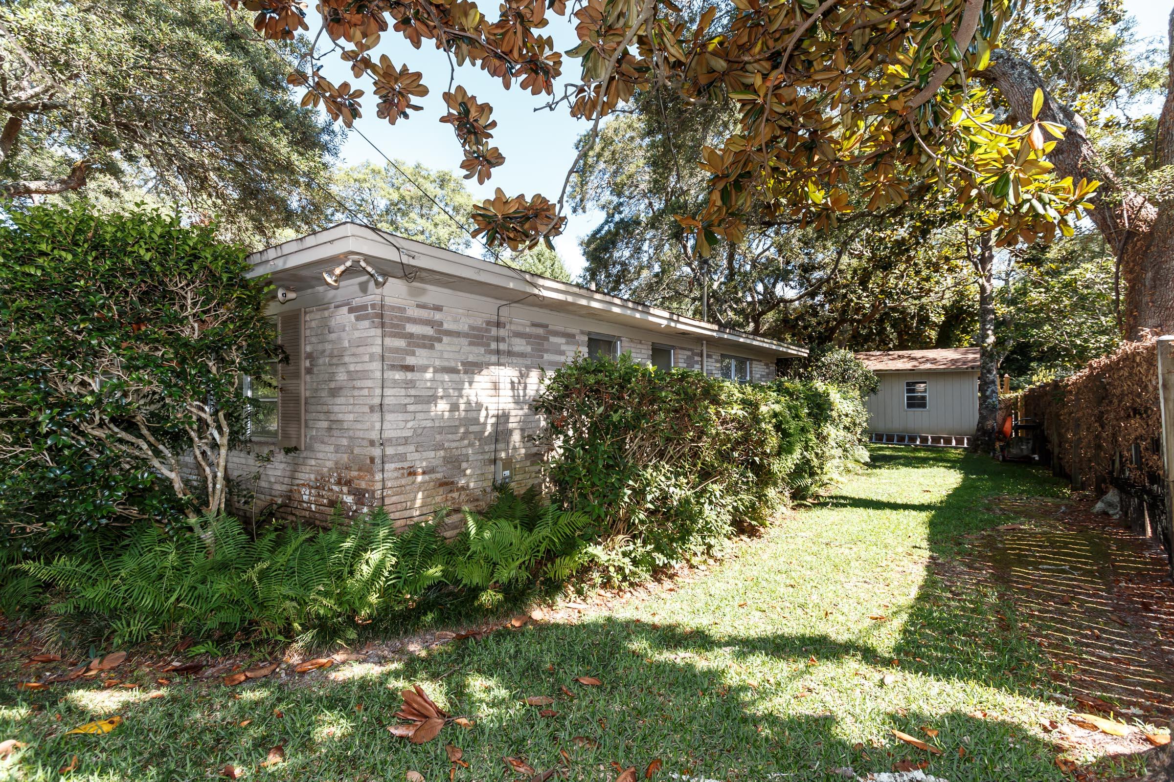 ELLIOTTS POINT - Residential