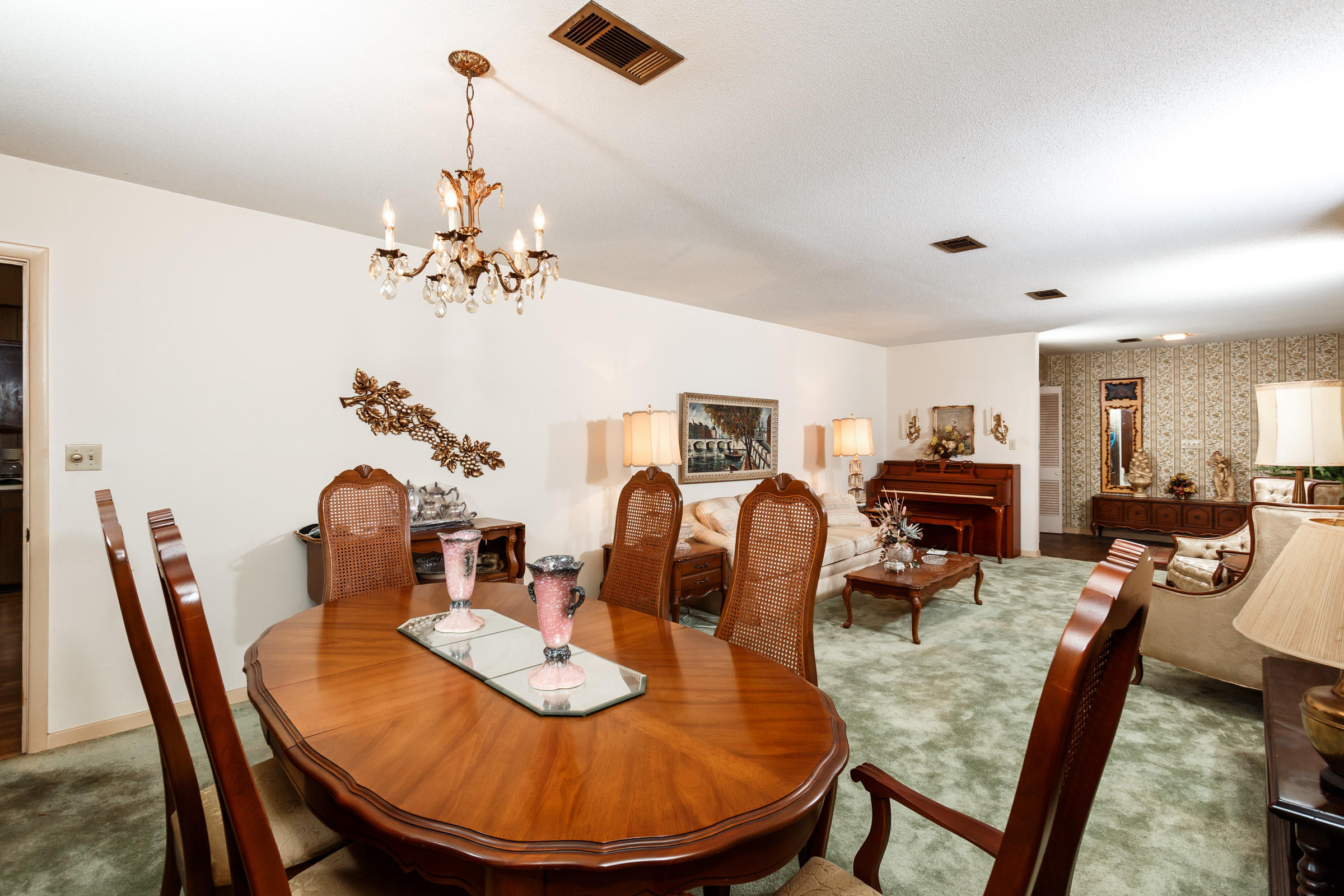 ELLIOTTS POINT - Residential