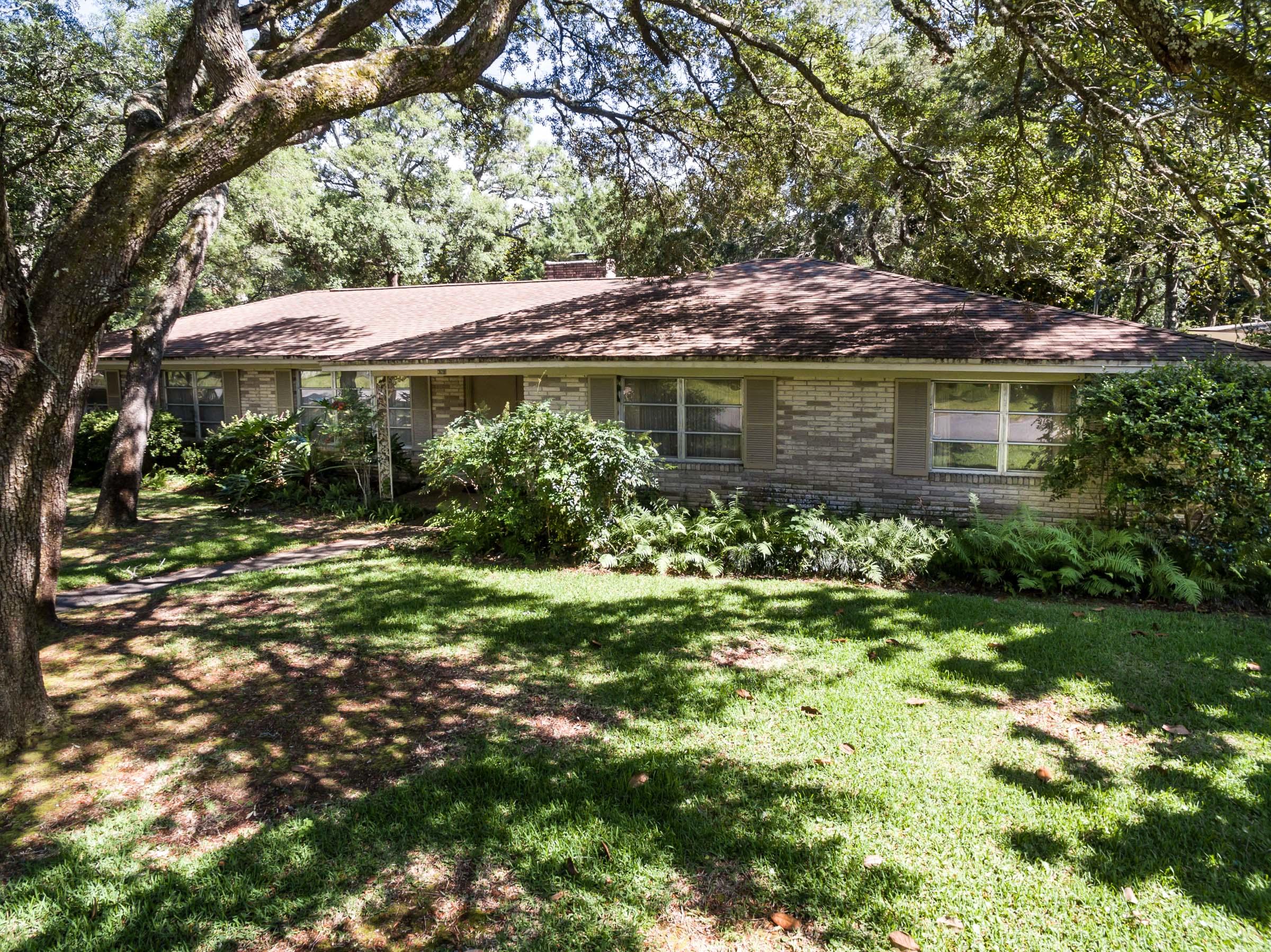 ELLIOTTS POINT - Residential