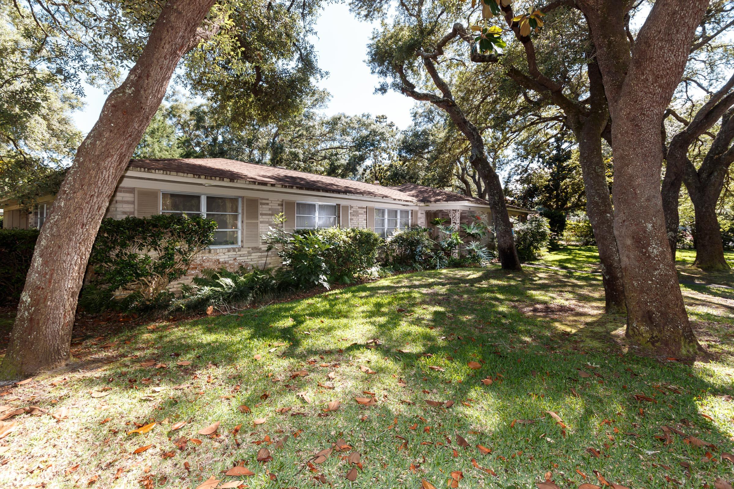 ELLIOTTS POINT - Residential