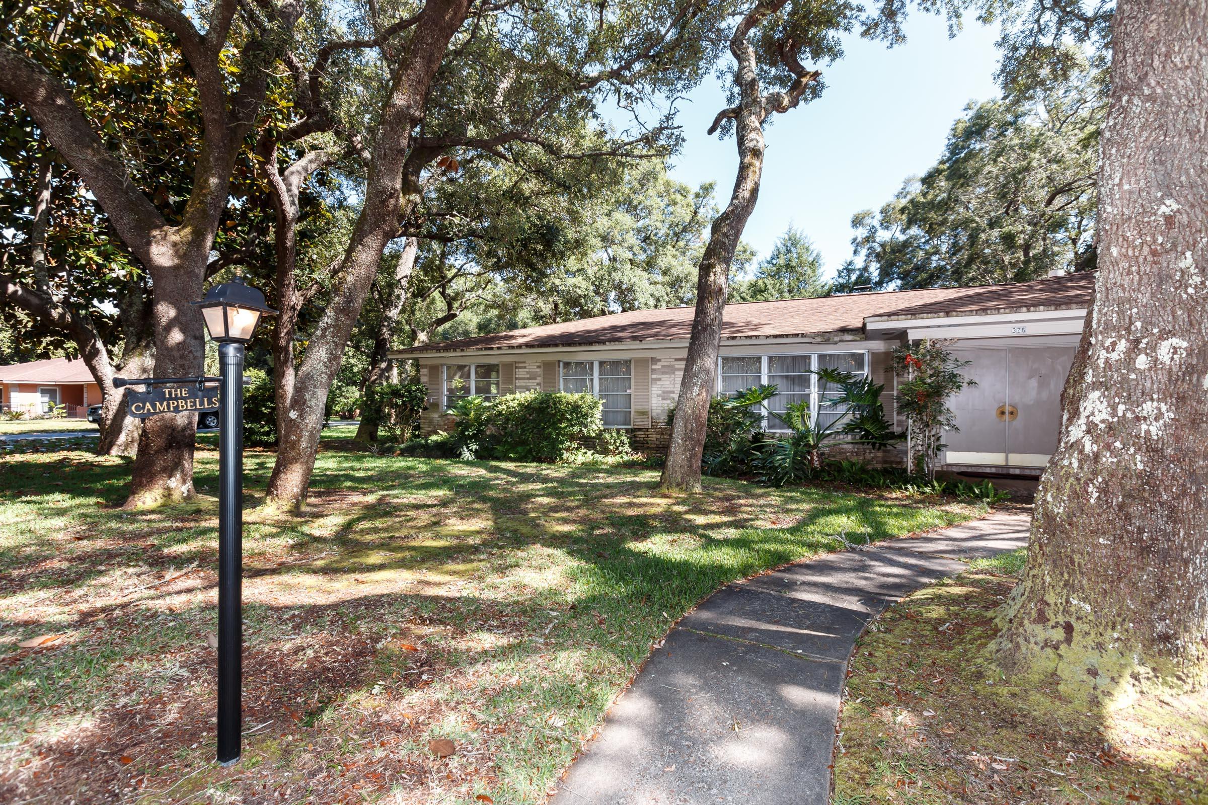 ELLIOTTS POINT - Residential