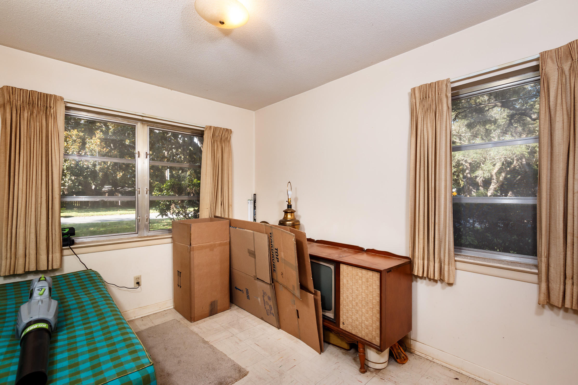 ELLIOTTS POINT - Residential