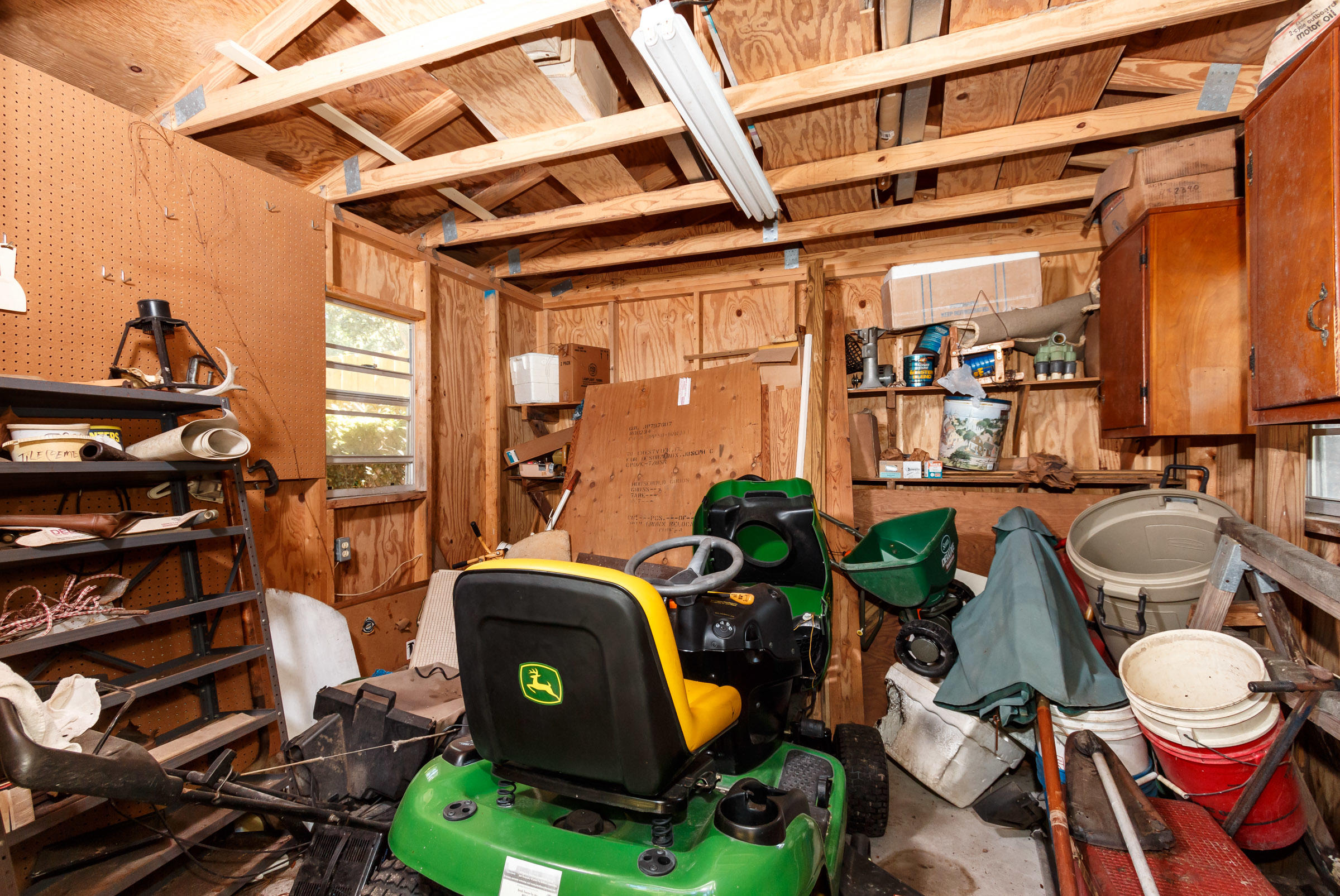 ELLIOTTS POINT - Residential