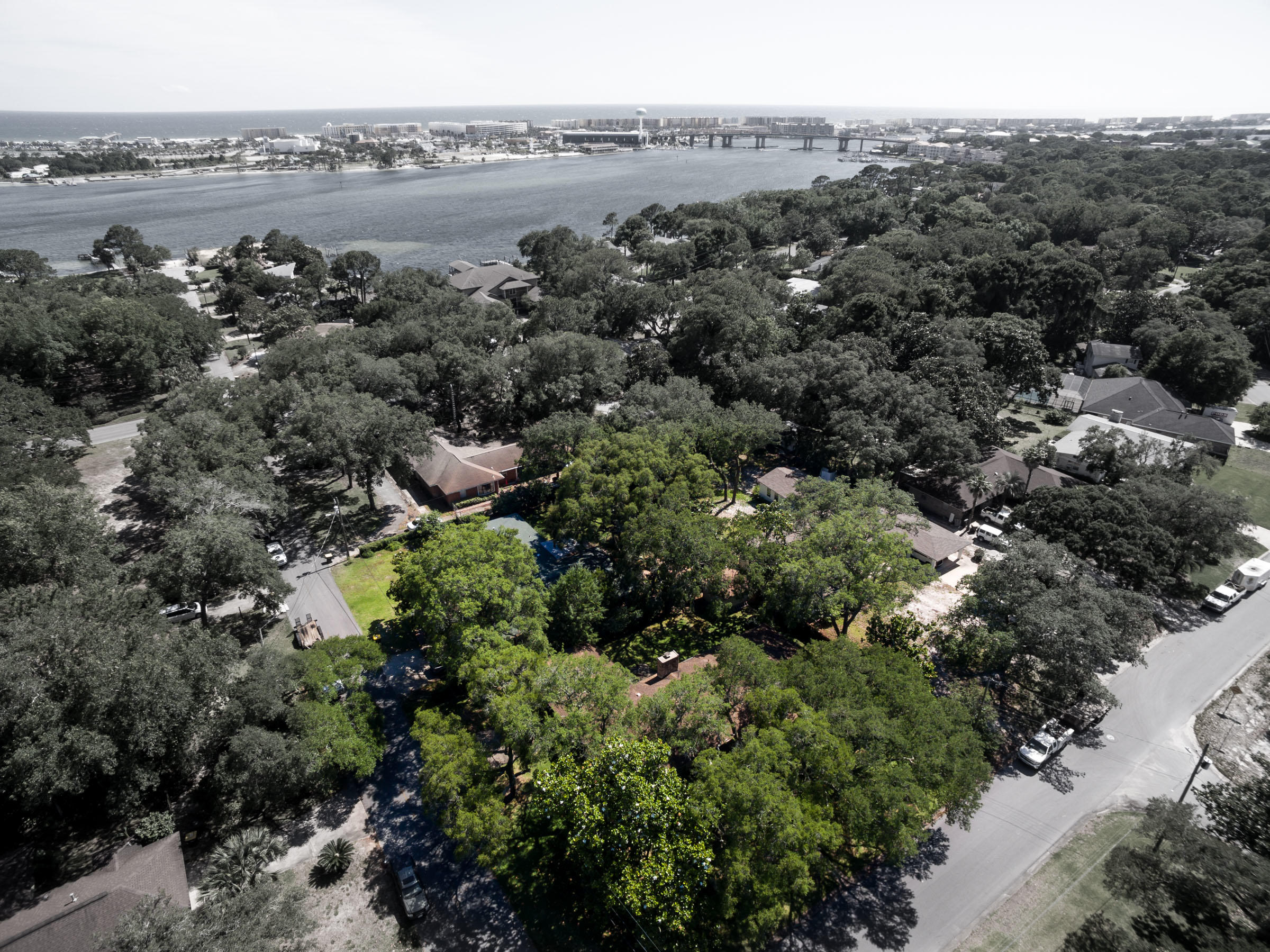 ELLIOTTS POINT - Residential