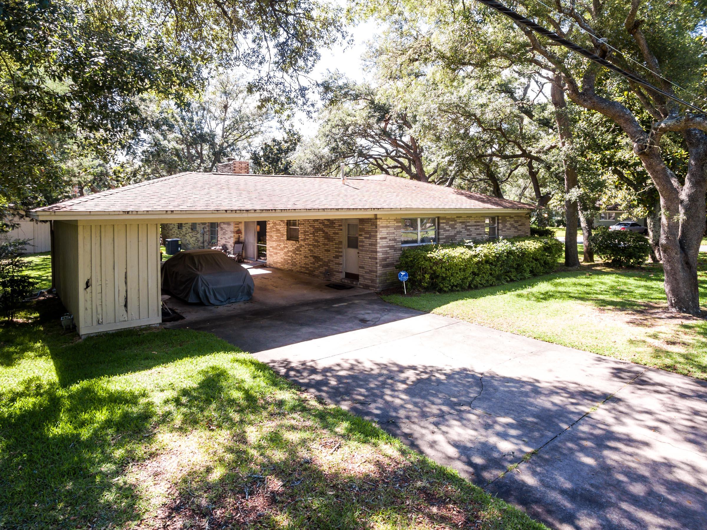 ELLIOTTS POINT - Residential