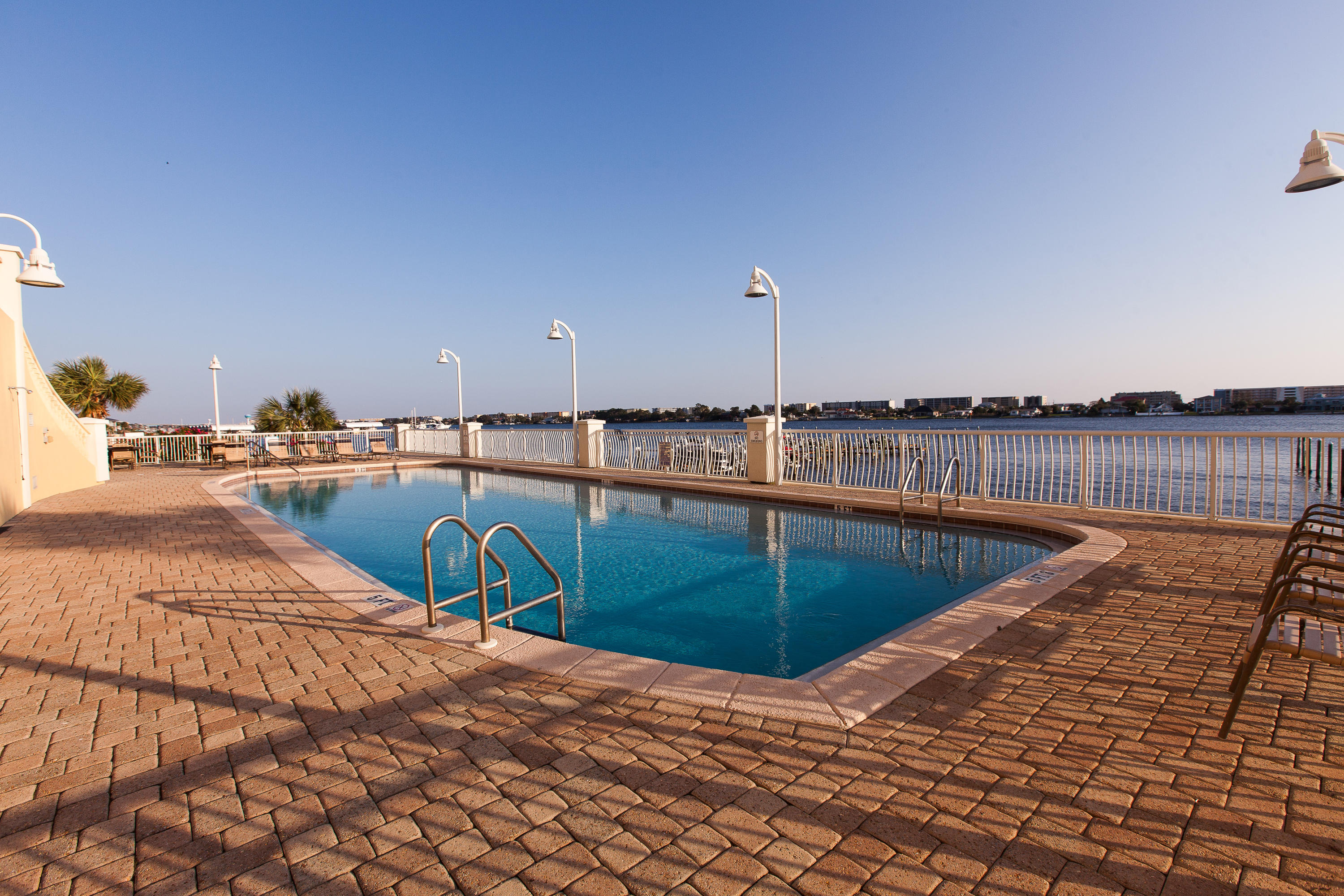 PRESIDIO YACHT CLUB - Residential