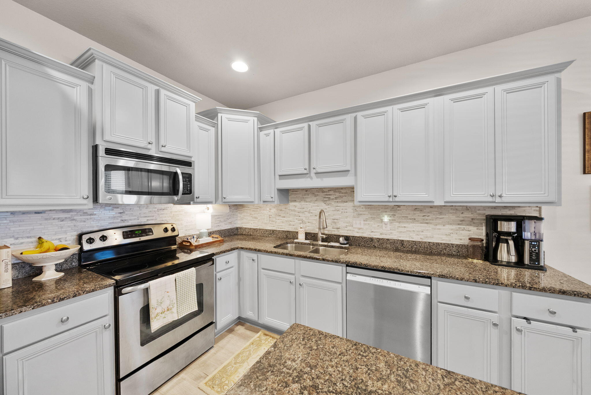 WHISPERING LAKE - Residential