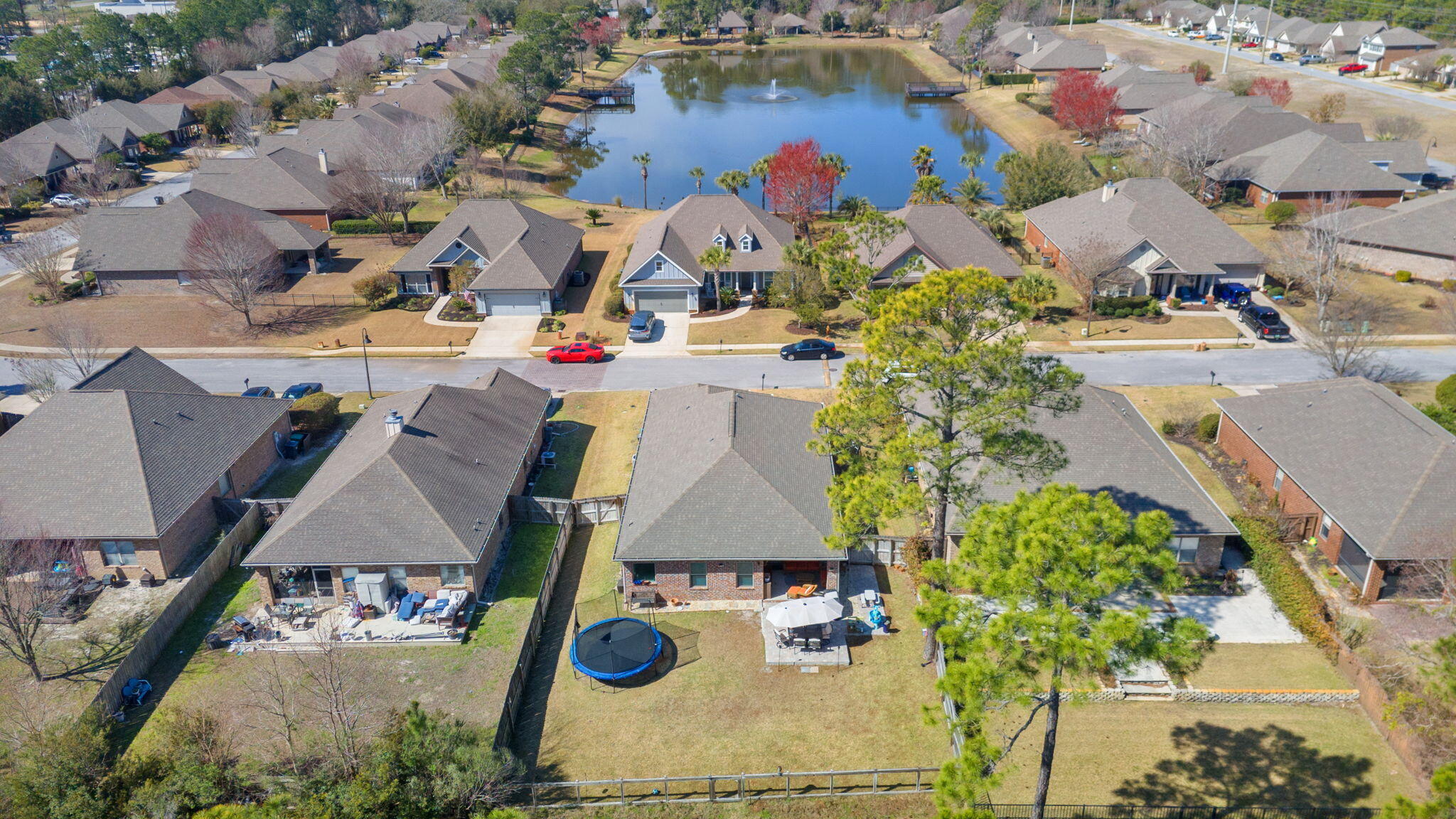 WHISPERING LAKE - Residential